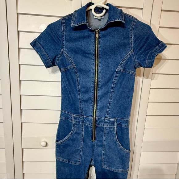 Fashion Nova Denim Jumpsuit XS Zip Front Short Sleeve One Piece - Picture 3 of 9